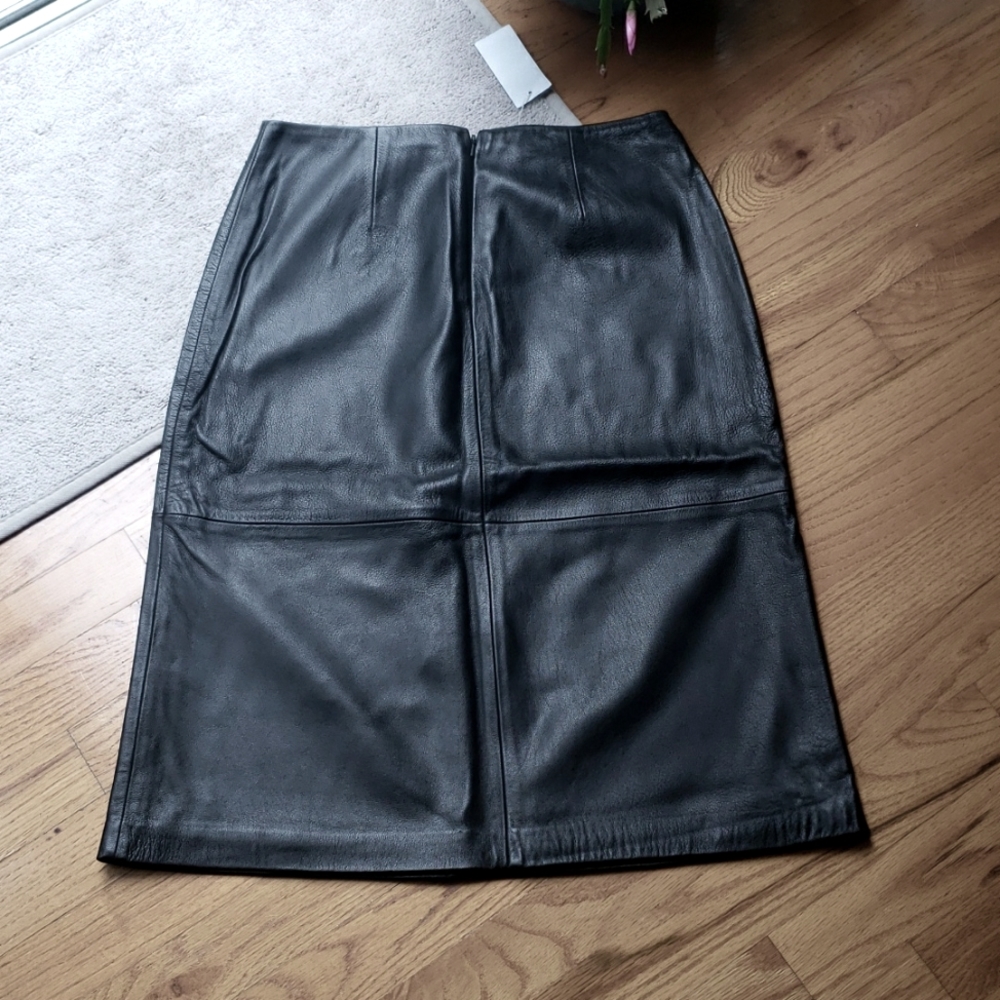 Fabulous super soft leather skirt by Gap sz 2